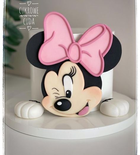 Figurki z masy cukrowej on Instagram: "Mało kotków w galerii więc myszki harcują 😁😅🥰 . . . #cakedesign #cakedecorating #cakedecorator #cakedecoration #cakewithminniemouse #minniemouse #cakeforbabyboy #cakeforkids #cakeforboy #firstbirthdaycake #cakeforbabygirl #babygirlcake #fondantminniemouse #minniemousecake #tortnaroczek #tortnachrzest #tortdladziewczynki #dekoracjatortu #saracinodolci #krakow #foodstagram #foodlover #tortroczek #tortchrzest #baptismcake #cukrowe_cuda #tortzmyszkaminnie #m Mini Mouse Birthday Cake, Minnie Cakes, Elegant Cake Design, Baby Pink Shoes, Minnie Y Mickey Mouse, Minnie Mouse Birthday Cakes, Fondant Cake Designs, Bolo Minnie, Minnie Cake