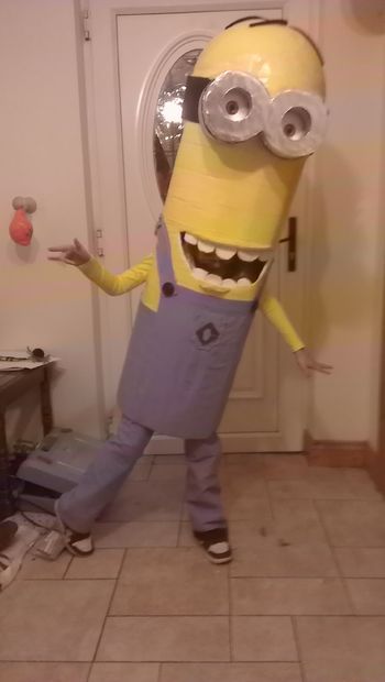 Picture of Minion Costume Minion Sticking Tongue Out, Inflatable Minion Costume, Funny Costumes Ideas, Minon Costume, Halloween Costumes Minions, Minions Outfit, Minion Cosplay, Minion Aesthetic, Minions Costumes