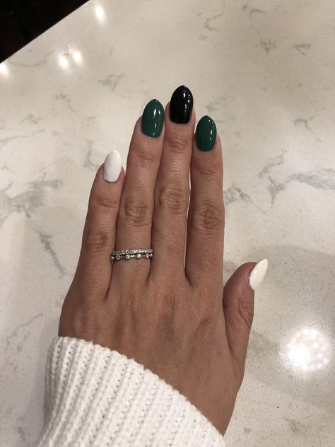 Philadelphia Eagles nails. #essie #opi. Green is one layer of Essie Melody Maker topped by one layer of OPI Jade is the New Black, white is Essie Blanc and black is Essie Licorice.  💚⚪️🖤 Philadelphia Eagles Green Nails, Philadelphia Eagles Nail Ideas, Philadelphia Eagles Football Nails, Philly Eagles Game Outfit, Philadelphia Eagles Tattoo For Women, Eagles Green Nails, Philly Eagles Nails, Philadelphia Eagles Nails Designs, Eagles Nails Philadelphia