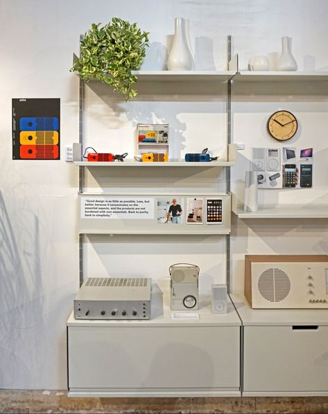 Dieter Rams / Braun Dieter Rams Interior, Dieter Rams Shelving, Dieter Rams Design, Braun Design, Minimalist Bedroom Design, Dieter Rams, Kitchen Decor Themes, Minimal House Design, Modern Houses Interior