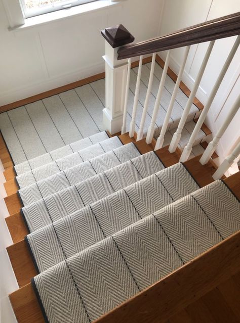 Stair Runners: 6 of our favorite ways to modernize your staircase | construction2style Peter Island, Striped Stair Runner, Carpet Staircase, Staircase Runner, Hal Decor, Diy Stairs, Modern Stairs, Best Carpet, House Stairs