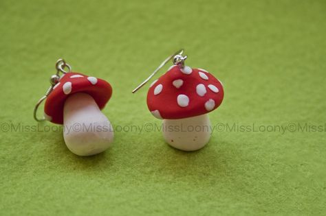 Fimo Earrings, Red Jewellery, Jumping Clay, Mushroom Pendant, Red Mushroom, Pasta Francesa, Polymer Crafts, Salt Dough, Red Jewelry