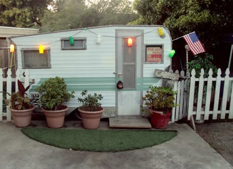 Backyard Camper Guest House, Backyard Hideaway, Playhouse Remodel, Vintage Camper Interior, Craft Cottage, Backyard Getaway, Camping Vintage, Camp Trailer, Vintage Camper Remodel