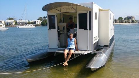 Trailerable and...Expandable? | Houseboat Magazine Diy Pontoon Boat, Diy Pontoon, Small Houseboats, Trailerable Houseboats, Pontoon Houseboat, Shanty Boat, Liveaboard Boats, Boat House Interior, Houseboat Living