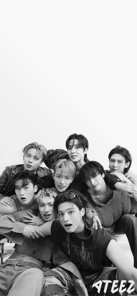 Ateez Wallpaper, Choi Jong-ho, Song Min-gi, League Of Legends Characters, Eyeliner Looks, Black And White Wallpaper, Perfect Boy, Homescreen Wallpaper, Room Posters