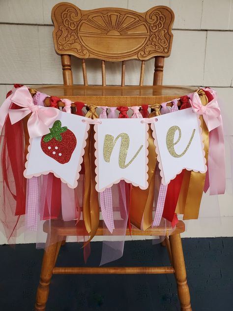 Strawberry High Chair Banner. ONE banner. Strawberry Garland. Strawberry party decorations. Strawberry Theme. Fully Assembled. by ThePinkPapermill on Etsy Berry Sweet Party, Birthday High Chair, Strawberry Theme, Birthday Highchair, Strawberry Baby, Strawberry Decorations, Strawberry Party, Birthday Photo Props, Sweet Party