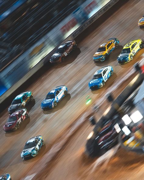 Nascar Race, Nascar Aesthetic, Nascar Pictures, Dirt Track Racing Aesthetic, Nascar Background, Dirt Racing Cars, Nascar Photography, Speedway Racing, Nascar Race Tracks