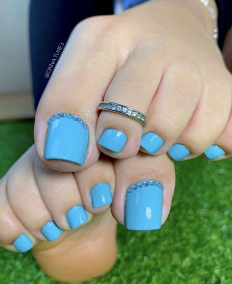 The Best Summer Pedicure Ideas For Sandal Season | Le Chic Street Neon Pedicure, Halloween Toe Nails, Summer Pedicure Colors, Purple Toes, Bee Nails, Multicolored Nails, Summer Pedicure, Pedicure Ideas, Pedicure Colors