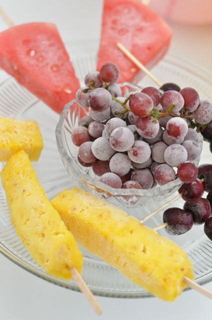 Sum Sum Summertime: Frozen Fruit Treats Fruit Treats, Frozen Fruits, Summer Snacks, Frozen Fruit, Frozen Desserts, Frozen Treats, Fruit Desserts, Fruit Recipes, Healthy Treats