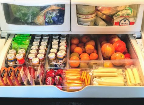 Fridge Organization Snacks, Healthy Snacks Organization, Fridge Snack Drawer Organization, Snack Drawer Fridge, Kids Snack Drawer In Fridge, Organized Fridges, Fridge Drawer Organization, Kids Snack Drawer, Fridge Snack Drawer