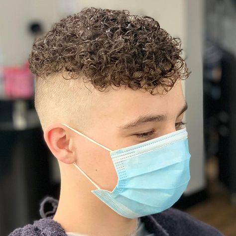 Perm For Men, Young Men Haircuts, Men Short Hair, Mens Perm, Hair Doo, Beach Wave, Mens Hair Trends, Schwarzkopf Professional, Bald Fade