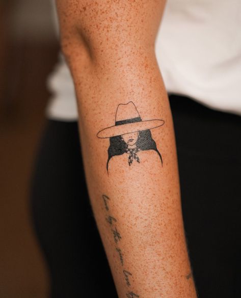 i love this. ⁠ ⁠ #western #westerntattoo #boho #bohotattoo #tattoo #tattooartist #tattooinspo #tattooinspiration #tattooideas #smalltattoos #cooltattoos #tattoosleeve #cutetattoo #inspo #tat #cowgirl Country And Western Tattoos, Cowgirl Riding Horse Tattoo, Western Half Sleeve, Cowboy Tattoo For Women, Western Patchwork Tattoo, Western Patchwork, Cowgirl Tattoo, Cowgirl Tattoos, Cowboy Tattoos