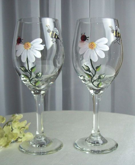 Painting Jars, Decorated Glasses, Scandinavian Chic, Painted Daisy, Glassware Crafts, Enamel Painting, Wine Glass Designs, Diy Wine Glasses, Cozy At Home