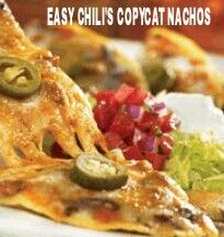 EASY CHILI'S COPYCAT NACHOS Heat oven to 425. 1 can Hormel chili with beans and your favorite taco sauce (I use Taco Bell Fire sauce) add half cup or to your taste. Mix on high with BLENDER. Lay out Tortilla chips on flat metal pan. The bigger flatter the better. Pour Hormel sauce over the chips.  Sprinkle Mexican style shredded cheese over that then space out jalapenos or sliced peppercinis  Bake for less than 5 min or until cheese is melted and chip edges are slightly brown.  Serve with sour c Classic Nachos Recipe, Taco Bell Fire Sauce, Chilis Copycat Recipes, Fire Sauce, Chili With Beans, Hormel Chili, Chili Bar, Taco Sauce, Bar And Grill