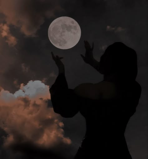 Wattpad Profile Pictures Ideas, Moon Profile Picture Aesthetic, Girly Profile Pictures, Moon Profile Picture, Discord Pfps Aesthetic, Moon Girl Aesthetic, Moon Person, Moon Profile, Moon Pfp