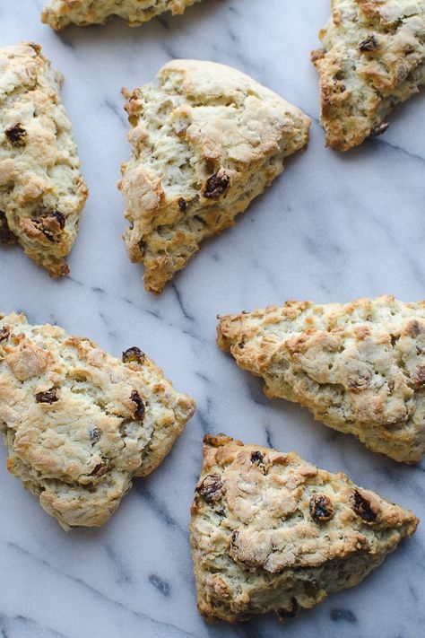 This Gluten Free Scottish Oat Scones recipe is AMAZING! Simply adapts to non-gluten free. These are my family's favorite weekend breakfast! | Gluten Free | Vegetarian | @tasteLUVnourish Oat Scones Recipe, Cream Scones Recipe, Oat Scones, Baking Scones, Vegan Scones, Gluten Free Scones, Cranberry Orange Scones, Orange Scones, Cream Scones