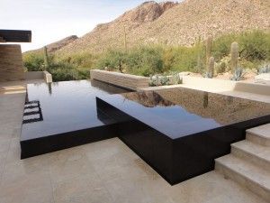 Pool and spa with vanishing edge and black granite tile  #negativeedge #vanishingedge #modernpool Modern Hot Tubs, Vanishing Edge Pool, Kleiner Pool Design, Moderne Pools, Hot Tub Designs, Geometric Pool, Infinity Pools, Luxury Swimming Pools, Pool Landscape Design