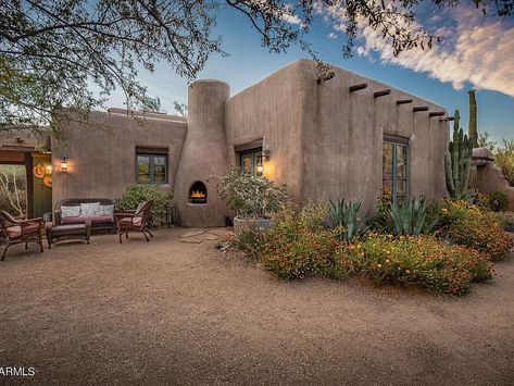 Old House Interior Design, Desert Home Exterior, Old Mexican House, Old Spanish Style Homes, Adobe Style Homes, Southwest Architecture, Pueblo Revival, Santa Fe Style Homes, Mexican House