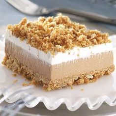 Butterfinger Delight Recipe - From Taste of Home. This recipe takes less than 30 minutes to construct, plus a chill time. It will serve 12-15 guests. Butterfinger Delight, Butterfinger Desserts, Butter Finger Dessert, Fruits Recipes, Reflux Recipes, Dessert Aux Fruits, Recipes Cake, A Piece Of Cake, Piece Of Cake