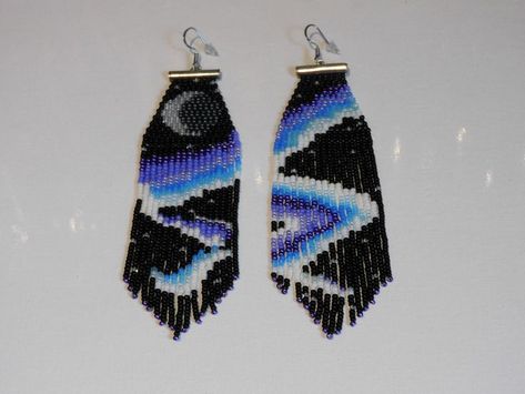 Northern Lights Earrings, Indigenous Earrings, Seed Beads Earrings, Beadwork Ideas, Native Earrings, Beaded Work, Seed Bead Jewelry Patterns, Beaded Jewelry Earrings, Beaded Earrings Native