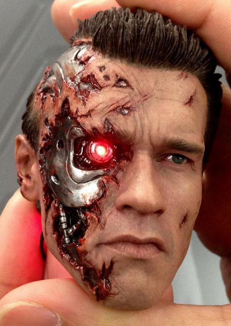 T-800 Battle Damage 1/4 Scale Figure Terminator Tattoo, Robot Machine, Terminator 2 Judgment Day, Schwarzenegger Bodybuilding, Terminator Movies, Terminator Genisys, Judgment Day, Movie Cinema, Red Eye