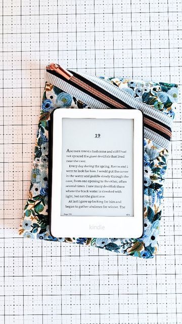 Kindle Pouch Sewing Pattern, Hemingway Pouch Pattern Free, Hemingway Pouch Pattern, Hemingway Pouch, Kindle Pouch, Quilt Bags, Book Pouch, Pouch Sewing, Sewing And Quilting