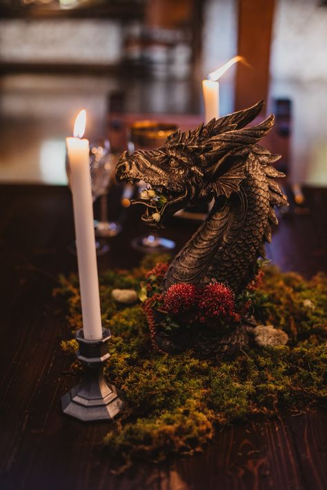 Moody Game of Thrones Themed Wedding Inspiration - Chicago Style Weddings Viking Weddings, Folklore Wedding, Ren Faire Wedding, Fantasy Cafe, Fantasy Wedding Theme, Dnd Wedding, Shrek Wedding, Medieval Wedding Theme, Lotr Wedding