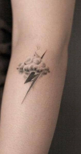 Lightning Tattoo Ideas, Lightning Tattoos, Cloud Tattoos, Cover Up Tattoos For Women, Lightning Bolt Tattoo, Optical Illusion Tattoos, Illusion Tattoos, Lightning Tattoo, Bolt Tattoo