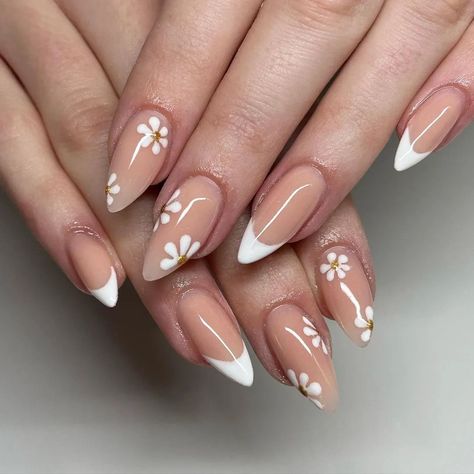 Simple Winter Nail Ideas, Elegant Nails Classy, Almond Nails Classy, Nails Fancy, Mail Inspo, Classy Almond Nails, Winter Nail Ideas, Quick Nail Art, Nails Classy