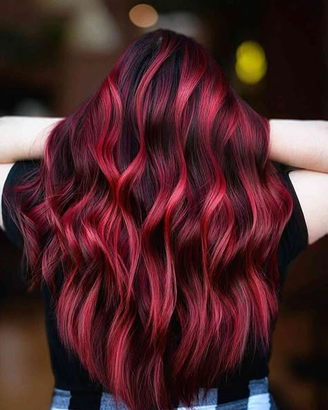 Brown Hair Red Streaks, Bright Red Highlights, Red Hair Color Shades, Red Hair With Blonde, Highlights Red, Red Hair Ideas, Red Balayage Hair, Red Hair With Blonde Highlights, Red Hair Trends