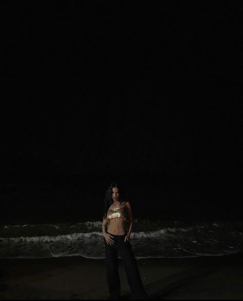 Look Paris, Night Luxury, Dark Beach, Dark Summer, Marina Beach, Beach At Night, Minimal Photography, Beach Night, Tumblr Aesthetic