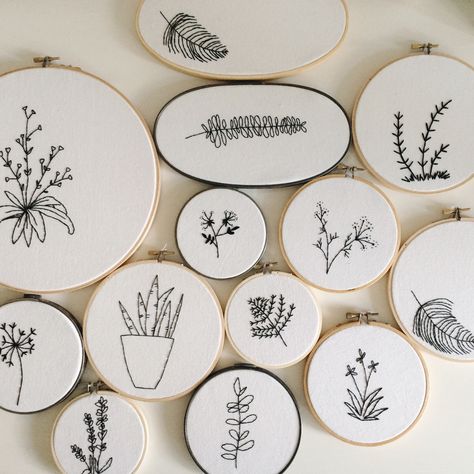 Beautiful, minimalist botanical embroidery from www.etsy.com/shop/freespiritjenny Diy Sy, Embroidery Hoop Crafts, Pola Sulam, 자수 디자인, Flower Embroidery Designs, Hand Embroidery Stitches, Modern Embroidery, Embroidery Hoop Art, Hand Embroidery Patterns