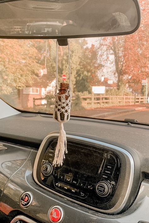 Air Freshener Diy Essential Oils, Car Vase, Homemade Dry Shampoo, Car Air Freshener Diy, Diy Air Freshener, Travel Size Bottles, Diffuser Bottle, Girls Support Girls, Amber Bottles