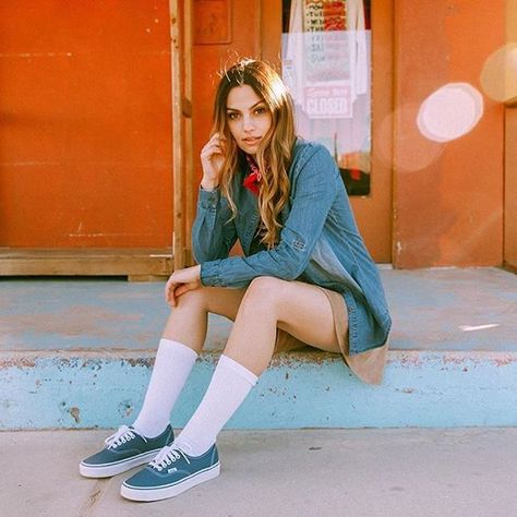 California meets Western ☀️ via @hellowhitney on Instagram Skate Style, Style Change, Classic Shoes, Vans Shoes, Film Photography, Color Combinations, Cute Outfits, Fashion Accessories, Socks