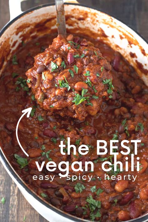 This super flavorful, meaty, vegan chili is Beyond delicious and satisfying. Easy to make in just one pot and gf! Serve with chips or buns on Game Day! Vegan Gluten Free Chili Recipe, Vegan Chili Recipe Crock Pot, Beyond Beef Chili, Simple Vegan Chili, Spicy Vegan Chili, Plant Based Chilli Recipes, Vegan Chili Recipes, Hearty Vegan Chili Recipe, Vegan Chili With Tofu