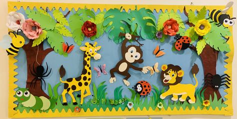 Jungle Theme Bulletin Board Ideas, Animals Board Preschool, Animal Theme Board For Preschool, Jungle Theme For Preschool, Animal Bulletin Board Ideas Preschool, Animal Display Boards, Animals Day Decoration In School, Jungle Decorations Classroom, Jungle Bulletin Board Ideas