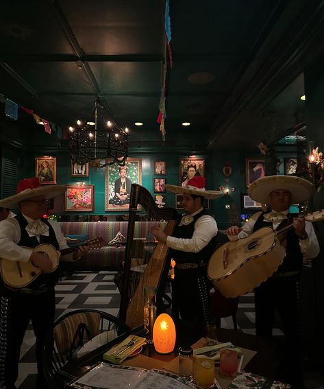 Mexican 🌮🌯, My date & Macarena 🎶💃🏻 by Mariachi band . It was a fine night. Mariachi Aesthetic, Mexican Aesthetic, Mexican Mariachi, Mexican Music, Mariachi Band, Study Design, Sport Art, Melting Pot, April 20