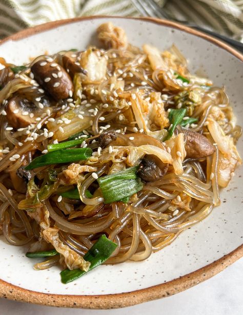 Cabbage Glass Noodle, Cabbage Mushroom, Cabbage And Mushrooms, Stir Fry Glass Noodles, Napa Cabbage Recipes, Glass Noodles Recipe, Fried Noodles Recipe, Cabbage And Noodles, Potato Noodles