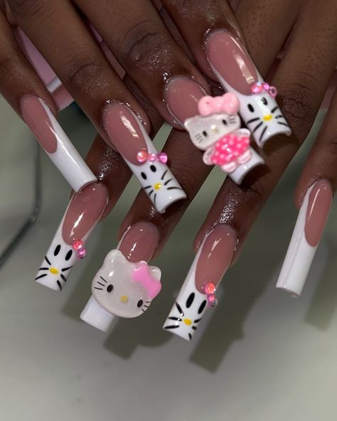 Alexis J. #DMVNAILS’s Instagram post: “Hello Kitty 🐱 💗. • • Inspo @garritaspalasnenas • #explorepage #dmvexplorers #dmv #dmvnails #dmvnailtech #dcnails #dcnailtech #dcnailtechs…” Y2k People, French Tip Almond Short, Black French Tip Almond, Fake Nails Acrylics, Cutesy Nails, French Tip Almond, Cartoon Nail Designs, Funky Nail Designs, Kawaii Grunge