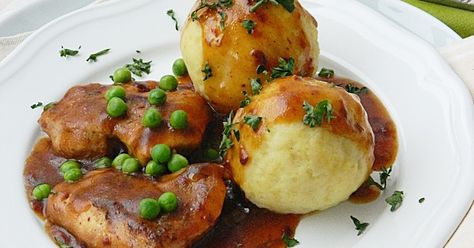 German Potato dumplings is a delicious side dish served with saucy meat or chicken ,it's made plain or stuffed with meat or croutons.  H... Potato Dumpling Recipe, German Food Authentic, German Potatoes, Potato Dumplings, Austrian Recipes, Dumpling Recipe, European Food, Potato Dishes, Tortellini