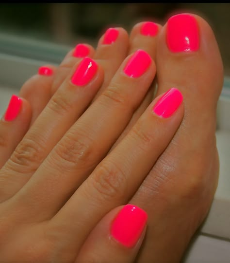 Pedicure Ideas Bright Colors, Bright Colored Toenails, Pedicure Ideas Hot Pink, Mani Pedi Summer 2024, Neon Pink Toenails, Vacation Nail Ideas Simple, Hot Pink Squoval Nails, Bright Pedicure Colors, Cute Summer Toenails