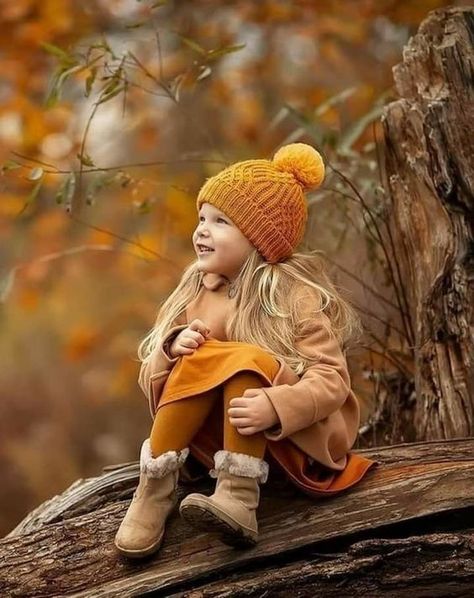 Winter Fashion Photography, Autumn Photography Portrait, Fall Photo Outfits, Photo Halloween, Girls Fall Fashion, Toddler Photoshoot, Fall Family Portraits, Fall Portraits, Kids Winter Fashion