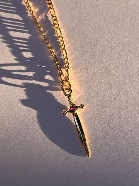 Gold Dagger Necklace, Multiple Pendant Necklace, Symbolic Necklaces, Dagger Jewelry, Pendant Necklace Outfit, Gold Ruby Necklace, Dagger Necklace, Pendant Necklace Simple, White Blouses