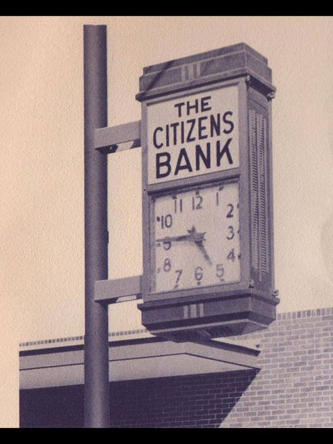 Here is a vintage photo of the Citizens Bank Chime Clock on the side of the building in the 1960s Batesville Arkansas, Banks Ads, Vintage Bank, Vintage Clocks, Fort Smith, Ipoh, Minecraft Designs, Reality Check, Brand Experience