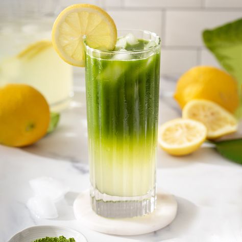 Acne Juice, Matcha Lemonade Recipe, Matcha Ideas, Drink Hacks, Matcha Cocktail, Matcha Drinks, What Is Matcha, Matcha Lemonade, Mango Green Tea