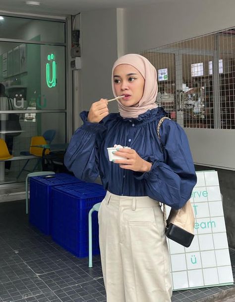 Umroh Outfit, Kuliah Outfit, Blue Denim Outfits, Ootd Formal, Ootd Ngampus, Message Wallpaper, Ootd Hijab Style, Outfit Hijab Casual, Street Hijab Fashion