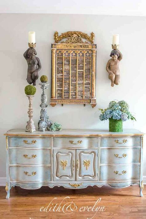 French Provincial Style with Edith and Evelyn: A Great Upstyle Project Distress Painting, Table Redo, Painted Decor, Bedroom Furniture Makeover, Painted Bedroom Furniture, Transforming Furniture, Inspirational Decor, Casa Country, Chalk Painting