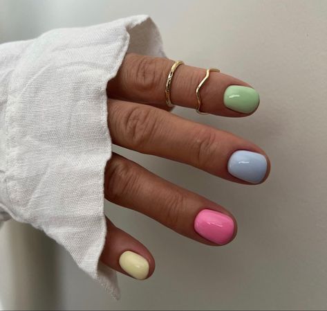 Multi Colored Pastel Nails, Multi Colour Acrylic Nails, Multi Color Manicure Ideas, Pastel Coloured Nails, Multi Nails Color, Multicolor Nails Spring, Colourful Short Nails, Multi Colored Nails Spring, Summer Nails Multi Color