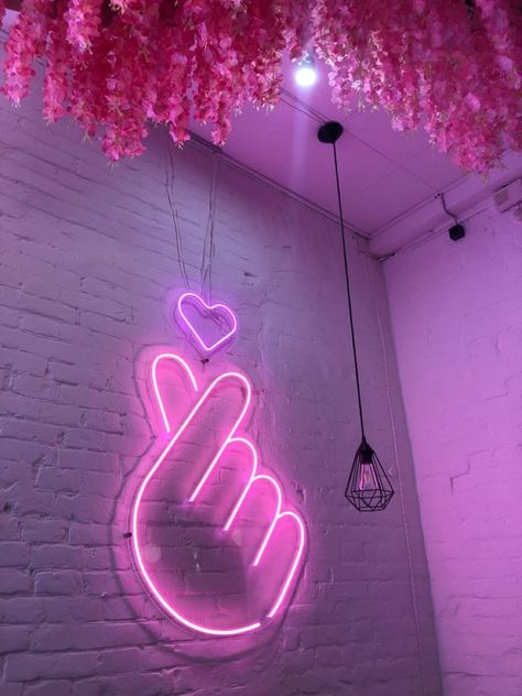 Pink Store Aesthetic, Beauty Room Salon, Pink Cafe, Neon Signs Quotes, Photo Pinterest, Deco Studio, Lash Room, Beauty Room Design, Boutique Decor