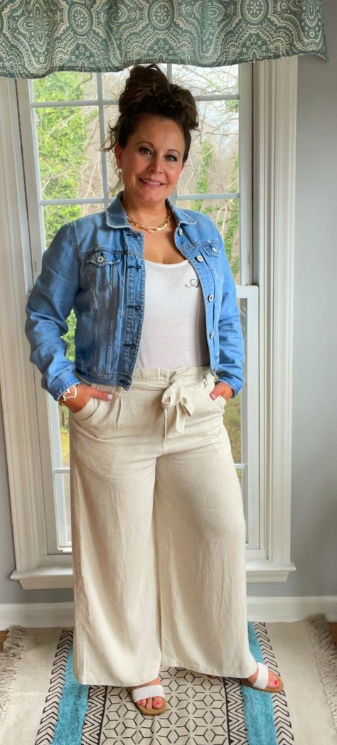 Loose Leg Pants Outfit, Linen Pants Plus Size Outfits, Women Linen Pants Outfit, Linen Wide Leg Pants Outfits, Wide Leg Capri Outfit, Linen Pants Outfit Plus Size, Plus Size Linen Pants Outfit, Beige Wide Leg Pants Outfit, Wide Leg Pants Outfit Plus Size